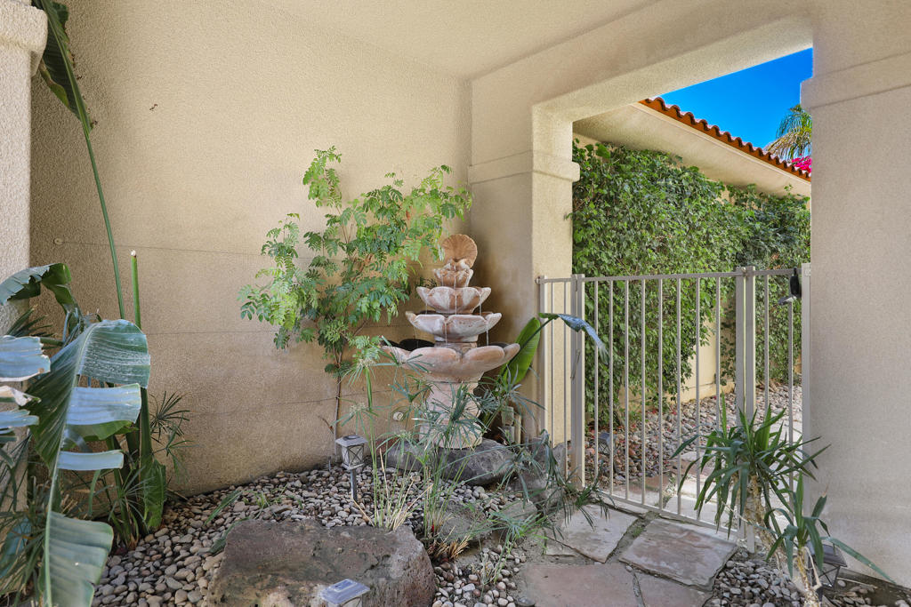 Rancho Mirage C.C. - Residential Lease
