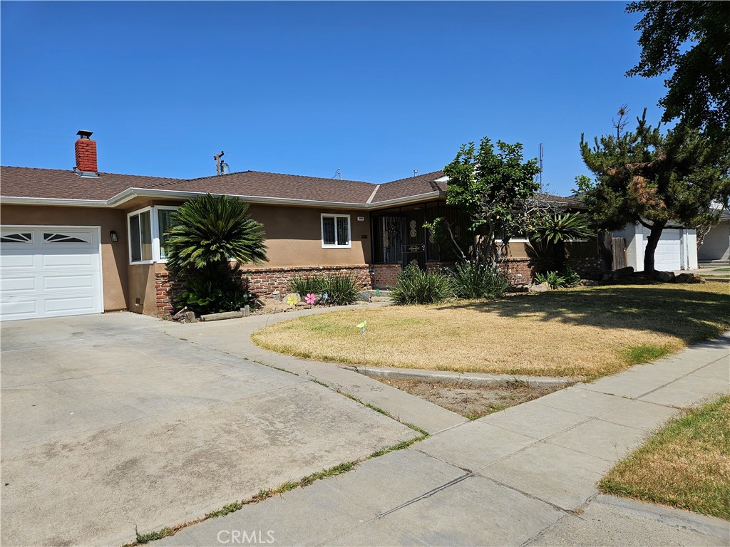 Cute 3 bedroom Headliner home on large lot with sparking pool. Newer tile flooring in Kitchen, living room, family room and hallway installed in 2023. New range (converted to gas) 2023. Pool was re-surfaced in 2023. Drive through garage bay. Close to schools, freeway and shopping.