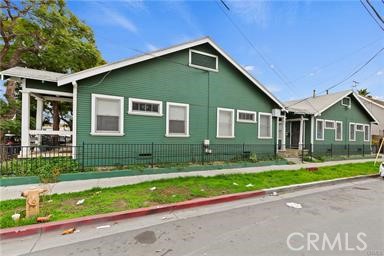 541 Cerritos Avenue