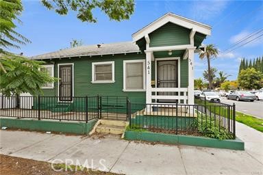 541 Cerritos Avenue