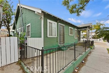 541 Cerritos Avenue