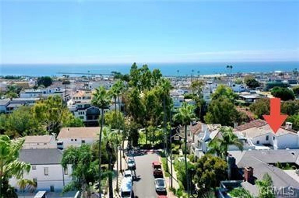 Photo of 407 Goldenrod Ave, Corona Del Mar, CA 92625 (MLS # NP26054714)