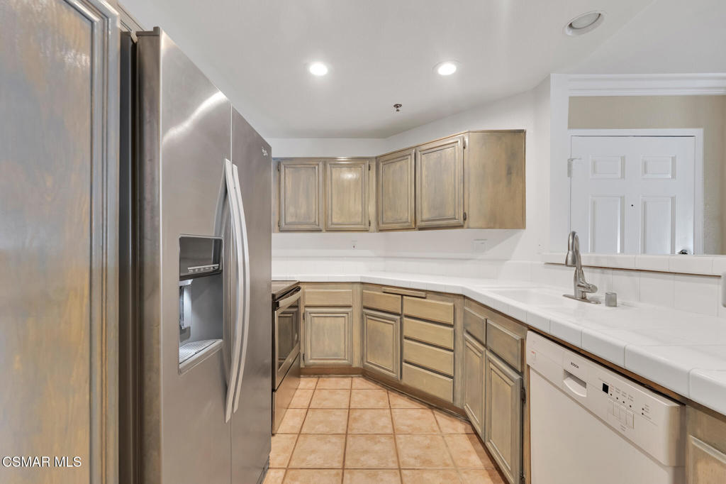 Shadow Ridge-833 - 833 - Residential