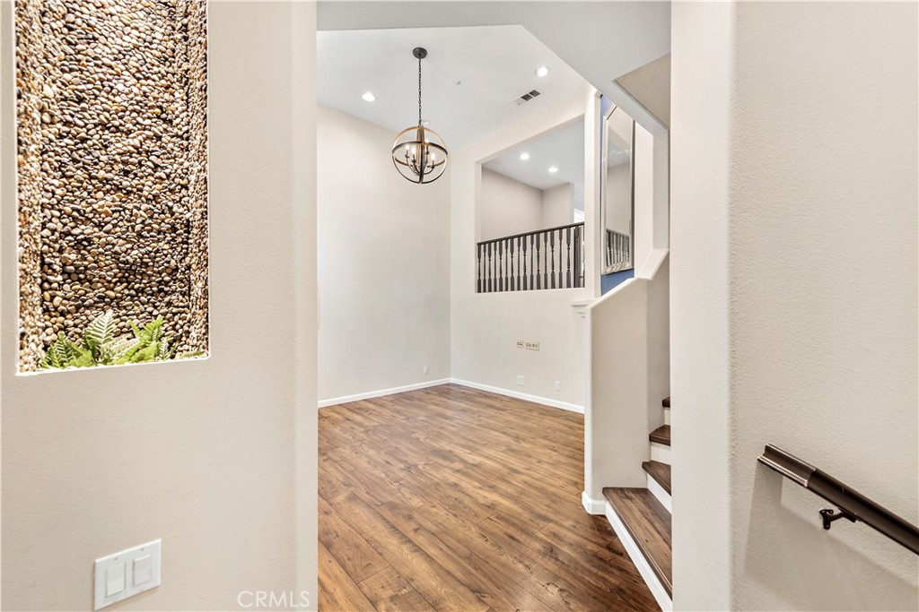 158 N Brea Boulevard