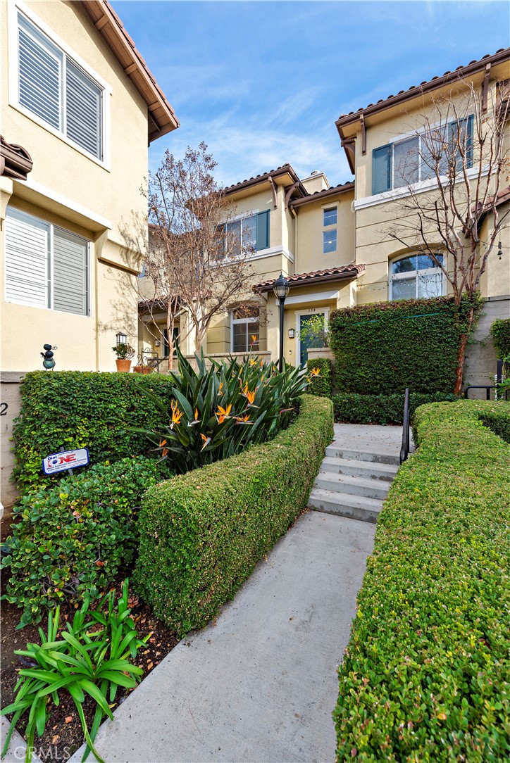 158 N Brea Boulevard