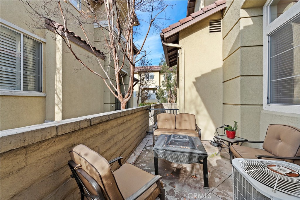 158 N Brea Boulevard