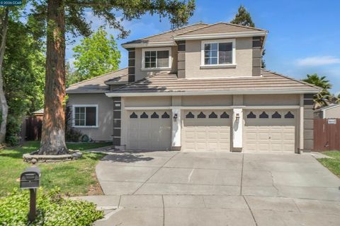 Photo of 2208 Fieldcrest Ct Ct, Fairfield, CA 94534 (MLS # 41133046)