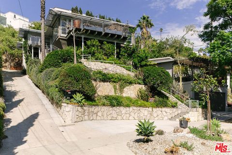 Photo of 4217 Cromwell Avenue, Los Angeles, CA 90027 (MLS # 25621885)