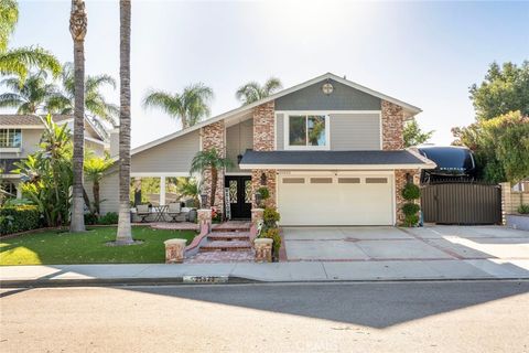 Photo of 25823 Lochmoor RD, Valencia, CA 91355 (MLS # SR26111045)
