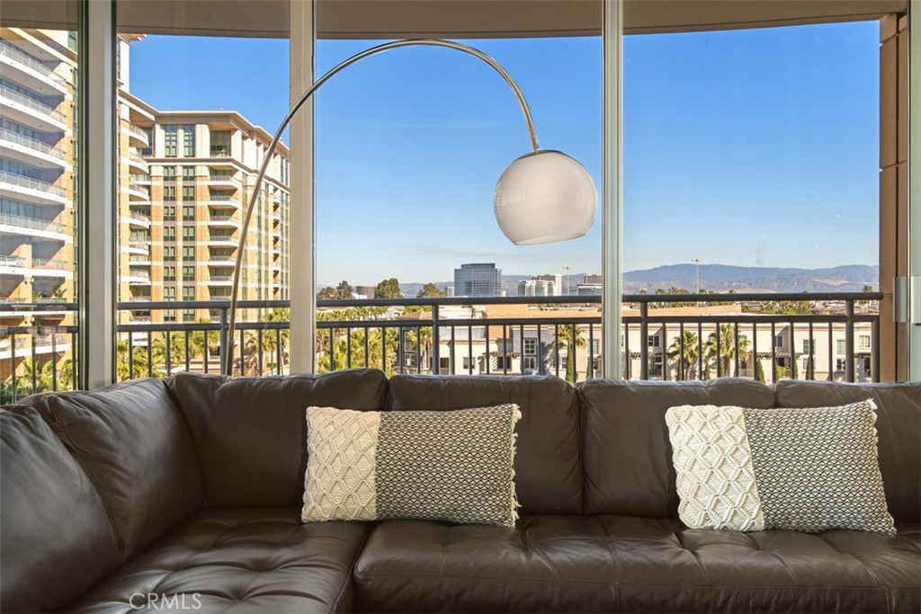 The Plaza (5000 and 8000) (PLZA) - Residential Lease