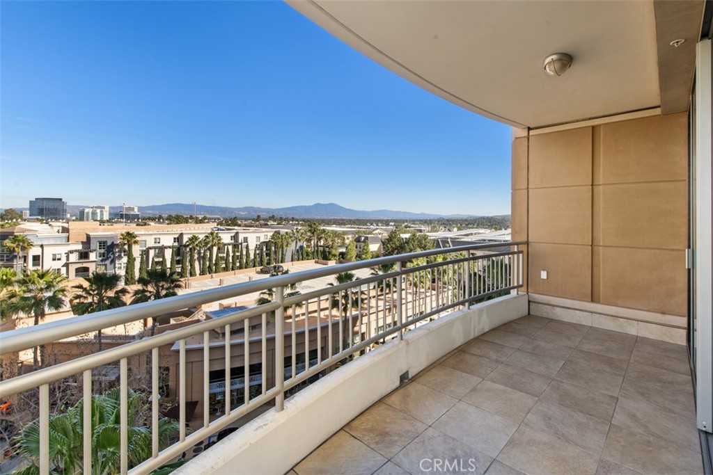 The Plaza (5000 and 8000) (PLZA) - Residential Lease
