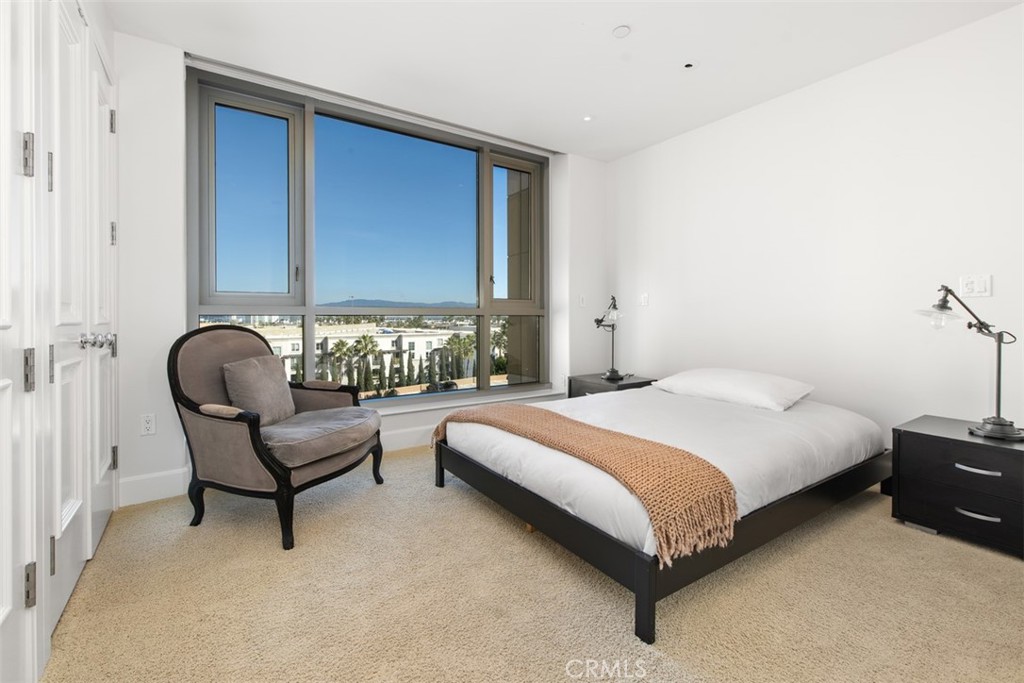 The Plaza (5000 and 8000) (PLZA) - Residential Lease