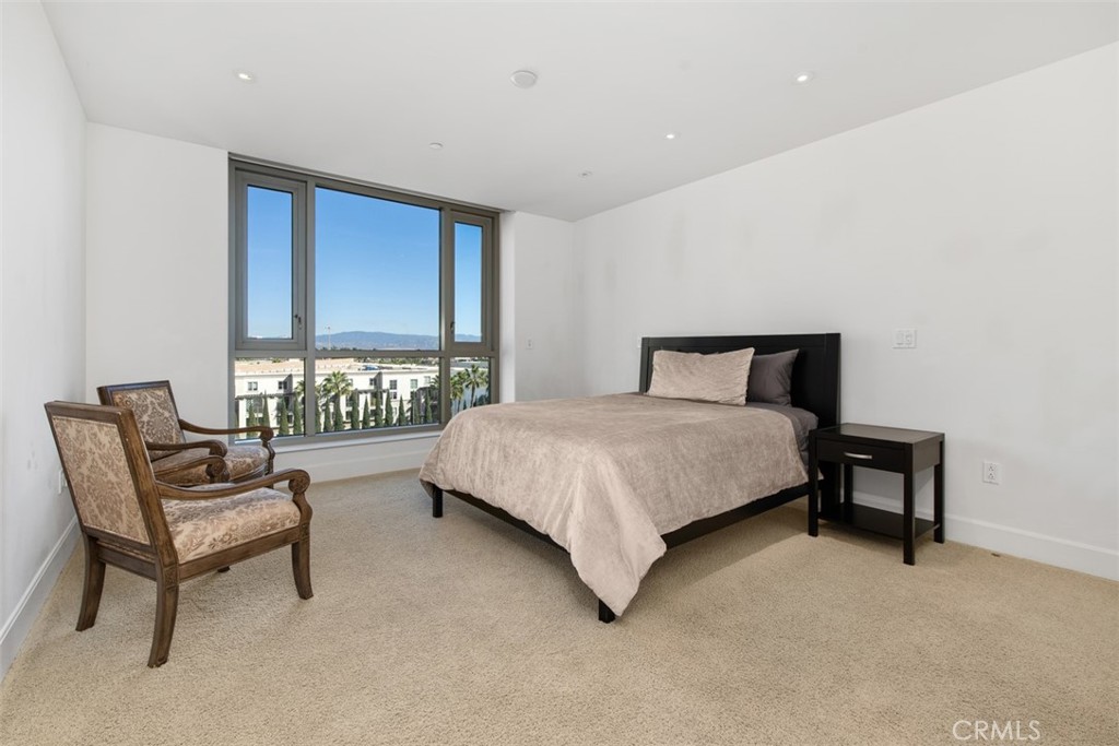 The Plaza (5000 and 8000) (PLZA) - Residential Lease