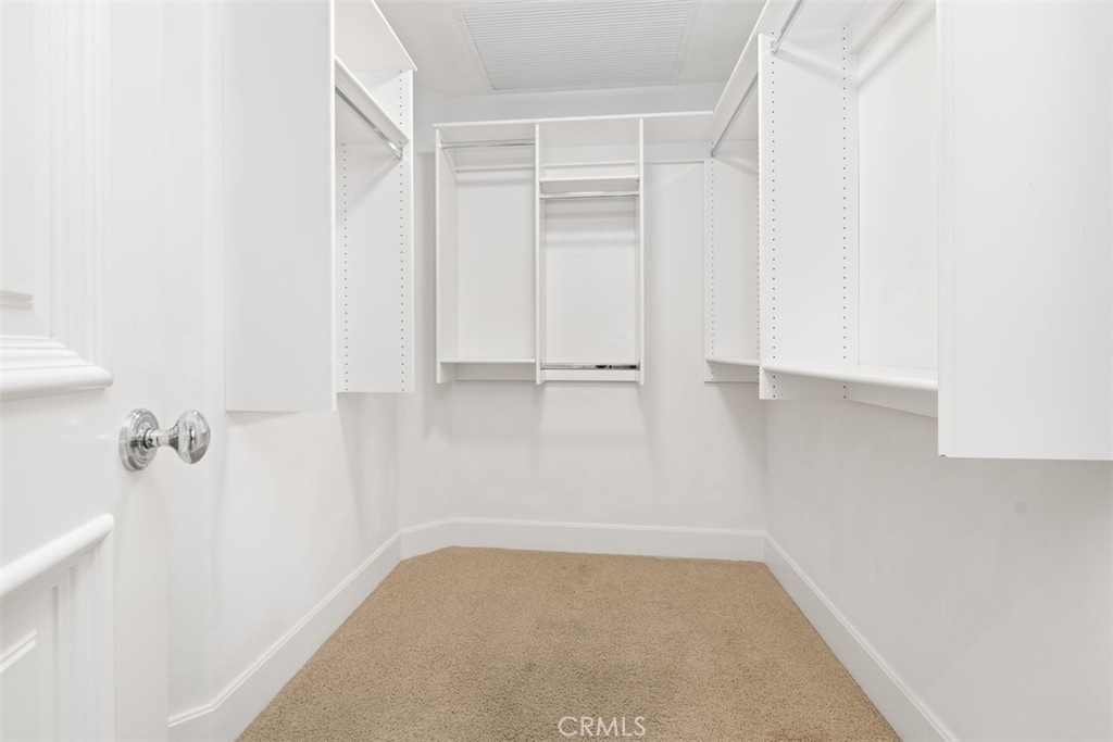 The Plaza (5000 and 8000) (PLZA) - Residential Lease