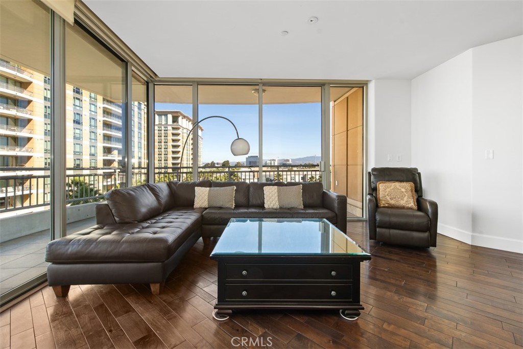 The Plaza (5000 and 8000) (PLZA) - Residential Lease