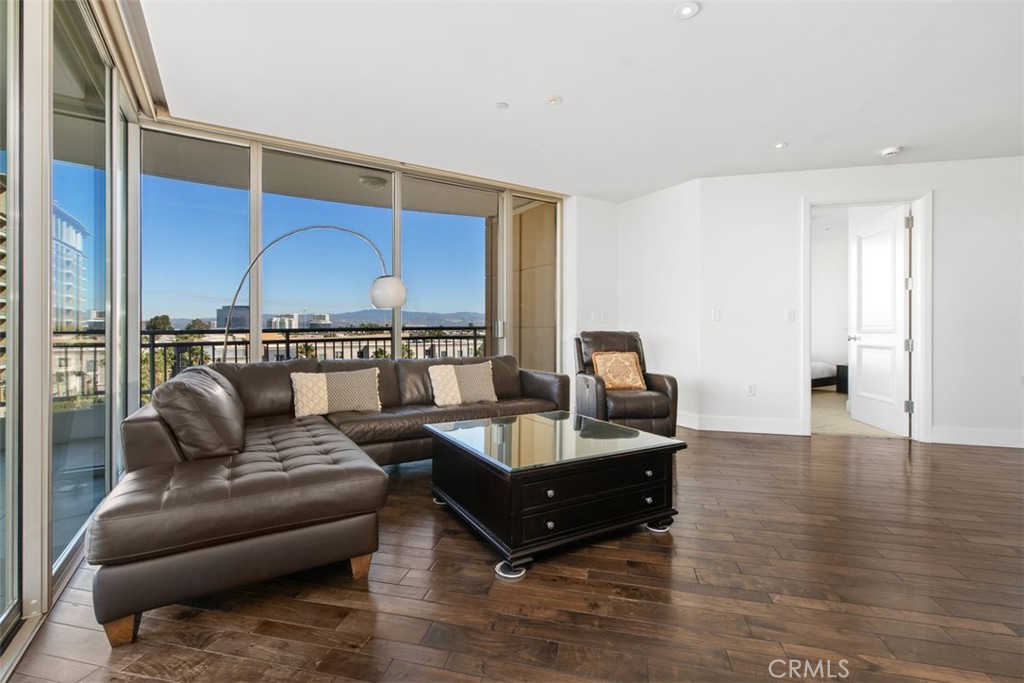 The Plaza (5000 and 8000) (PLZA) - Residential Lease