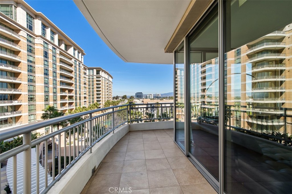 The Plaza (5000 and 8000) (PLZA) - Residential Lease
