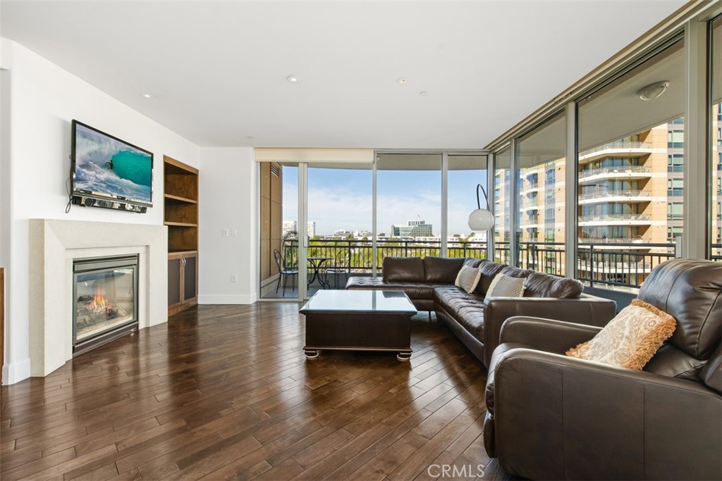 The Plaza (5000 and 8000) (PLZA) - Residential Lease