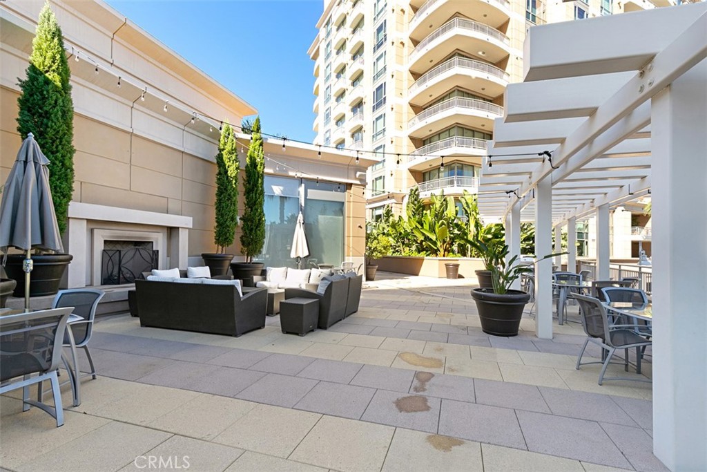 The Plaza (5000 and 8000) (PLZA) - Residential Lease