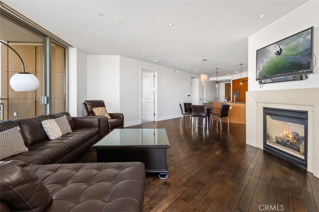 The Plaza (5000 and 8000) (PLZA) - Residential Lease