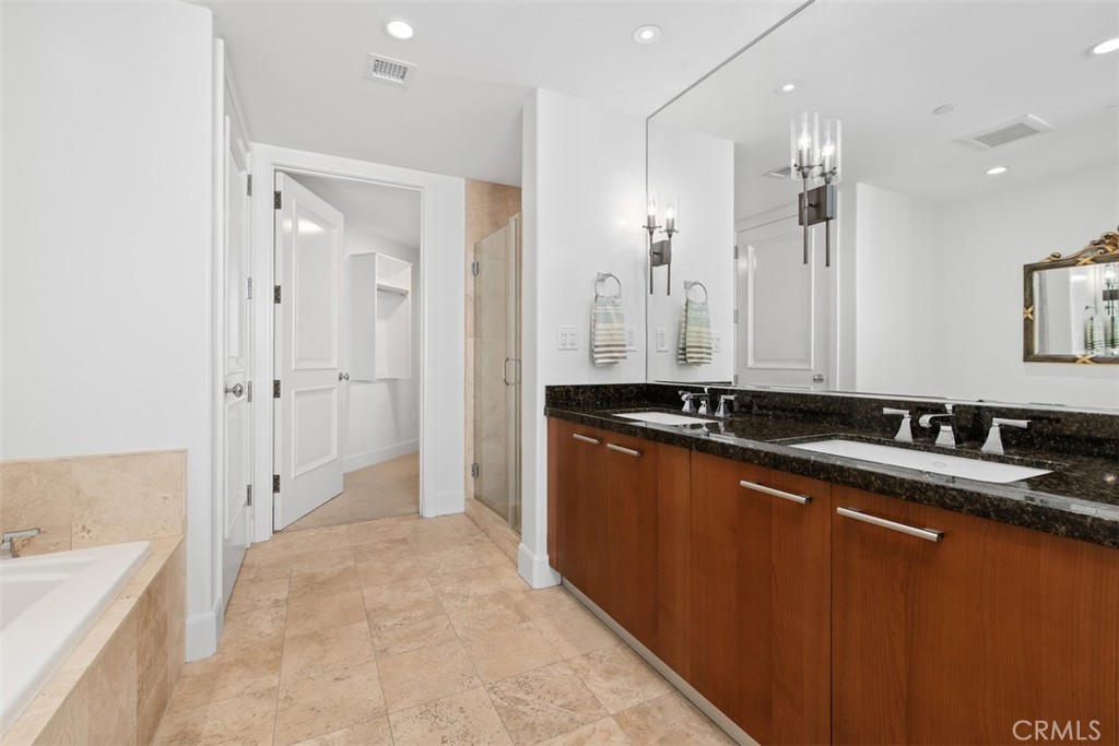 The Plaza (5000 and 8000) (PLZA) - Residential Lease