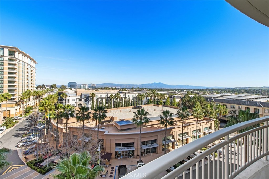 The Plaza (5000 and 8000) (PLZA) - Residential Lease