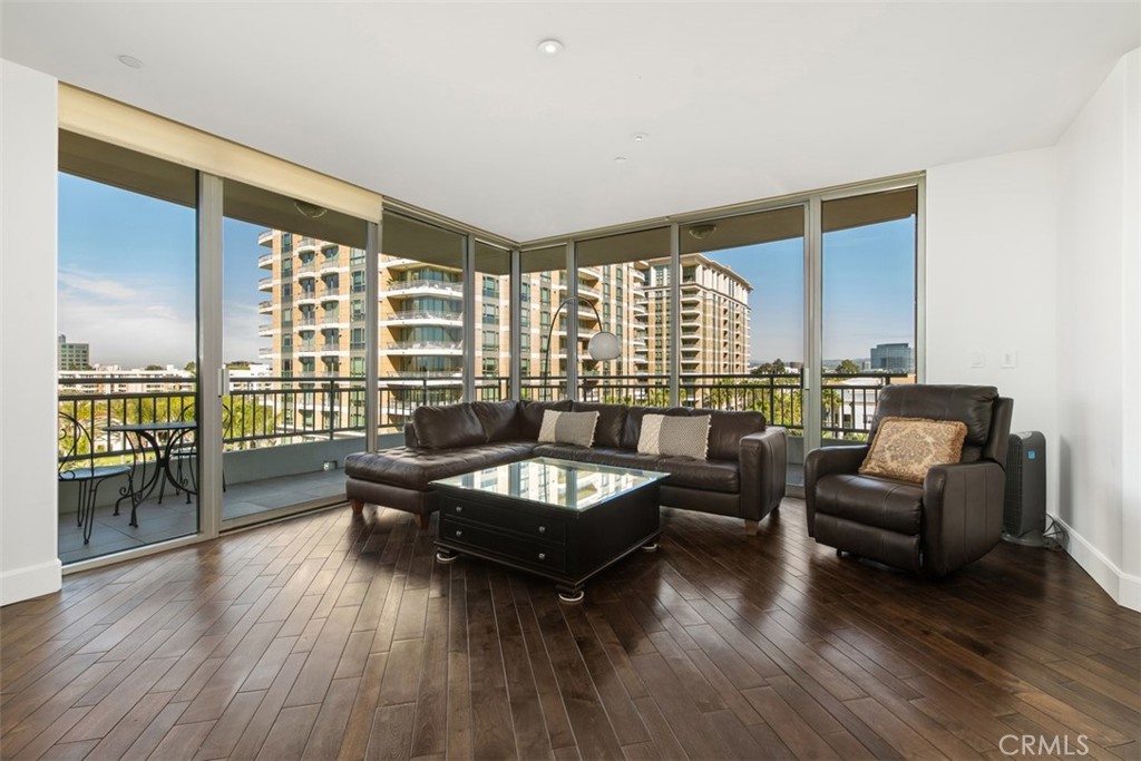 The Plaza (5000 and 8000) (PLZA) - Residential Lease