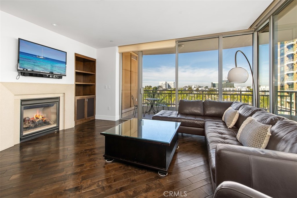 The Plaza (5000 and 8000) (PLZA) - Residential Lease