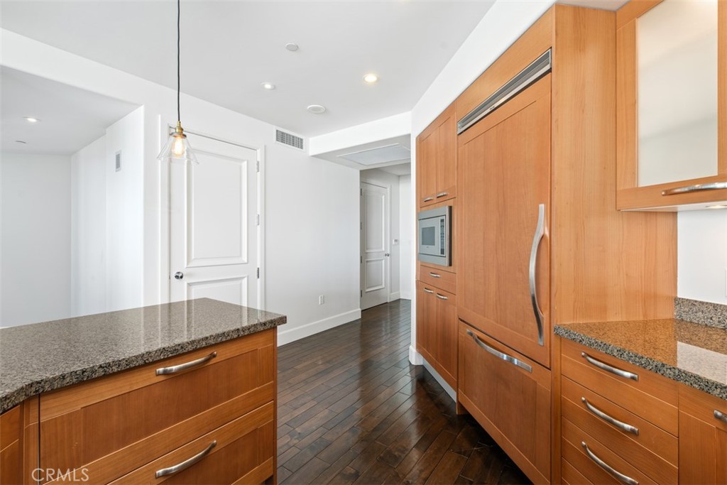 The Plaza (5000 and 8000) (PLZA) - Residential Lease
