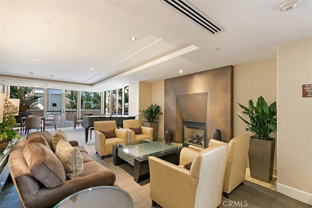 The Plaza (5000 and 8000) (PLZA) - Residential Lease