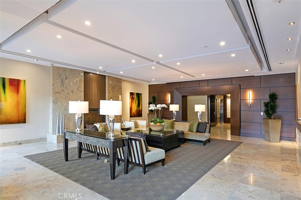 The Plaza (5000 and 8000) (PLZA) - Residential Lease