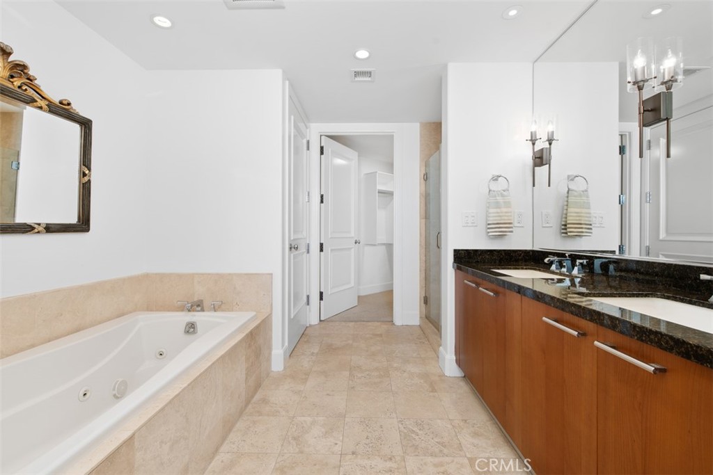 The Plaza (5000 and 8000) (PLZA) - Residential Lease