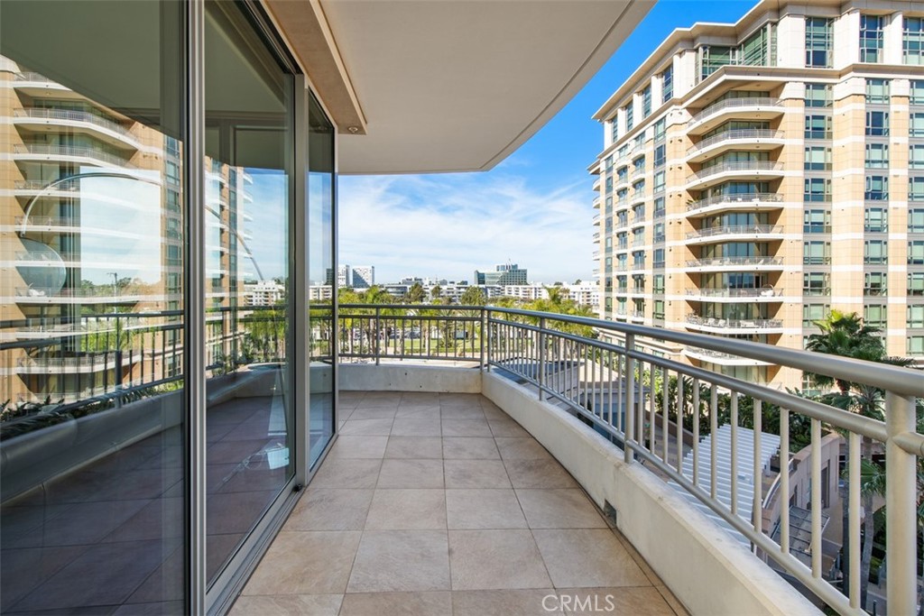 The Plaza (5000 and 8000) (PLZA) - Residential Lease