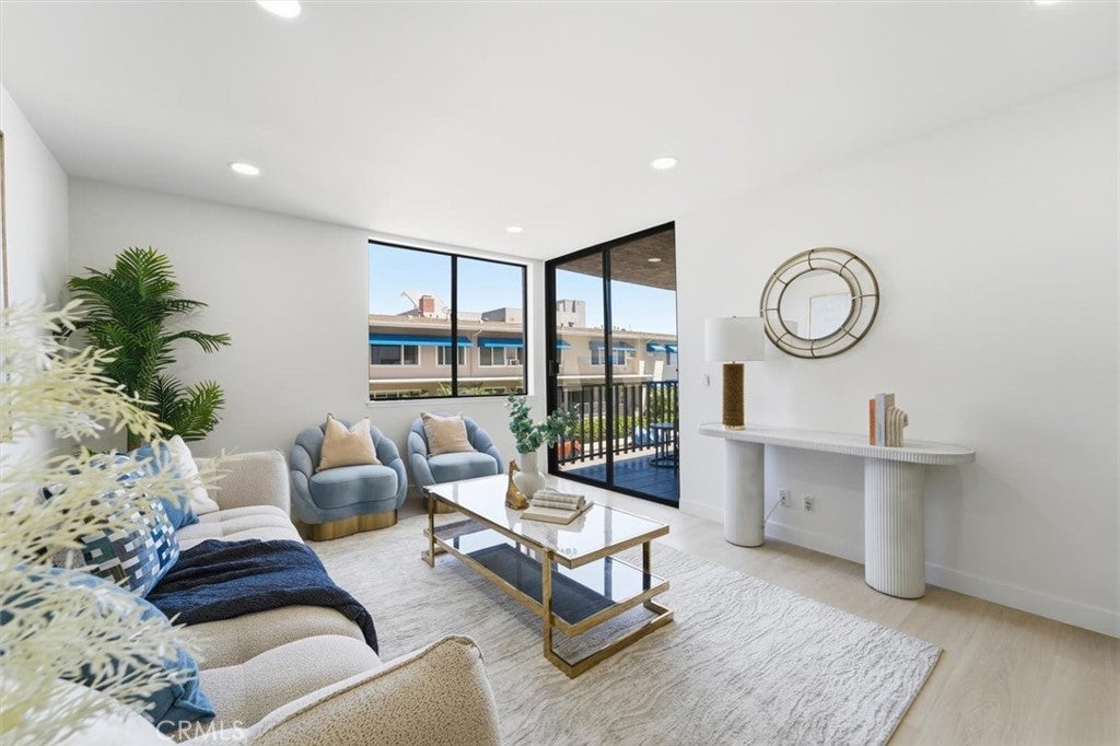 1140 E Ocean Boulevard 109