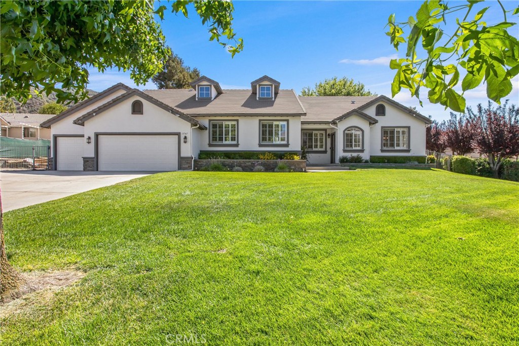 13747 Meadow View Lane