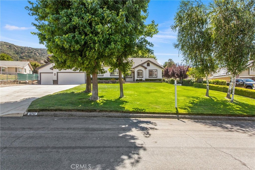 13747 Meadow View Lane