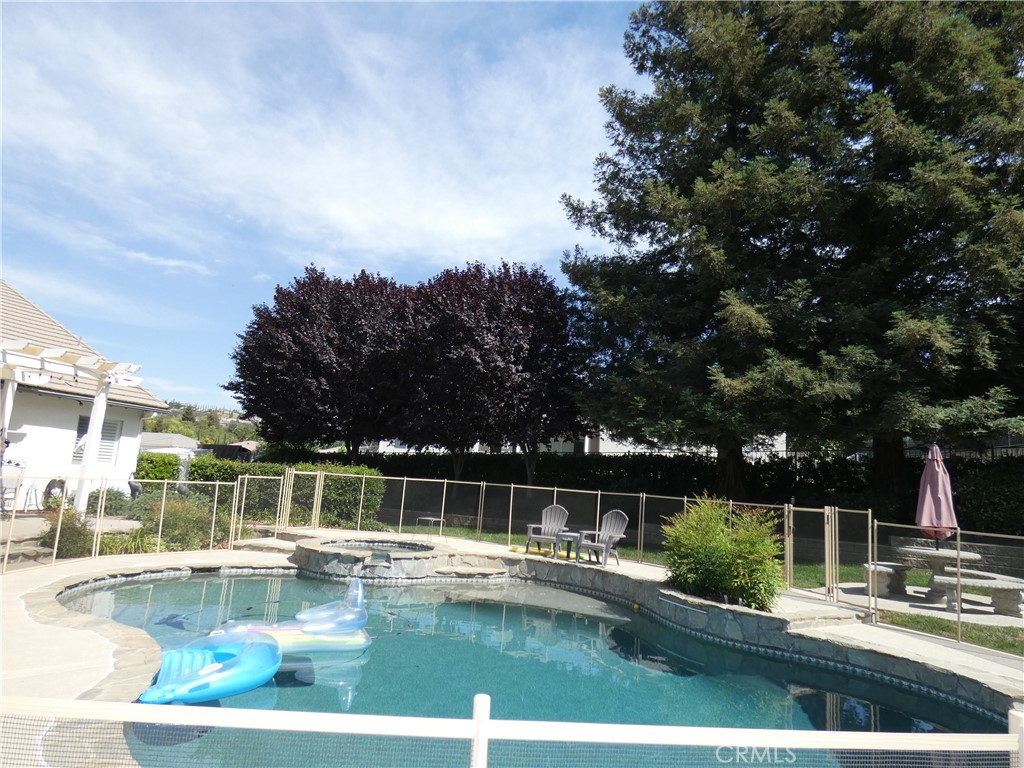 13747 Meadow View Lane