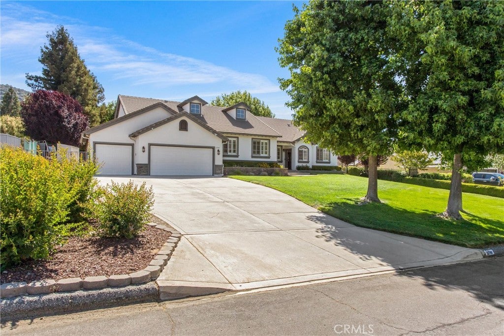13747 Meadow View Lane