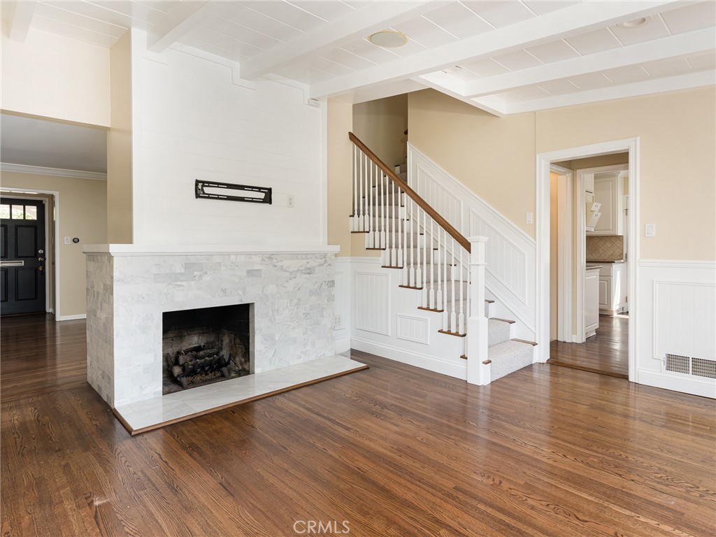3220 Palos Verdes Drive North