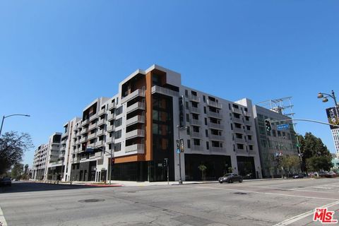 Photo of 687 S Hobart Boulevard #419, Los Angeles, CA 90005 (MLS # 25604615)