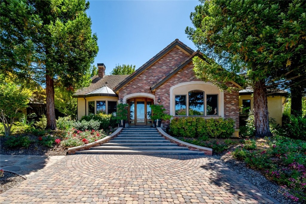 6550 Avila Valley Drive