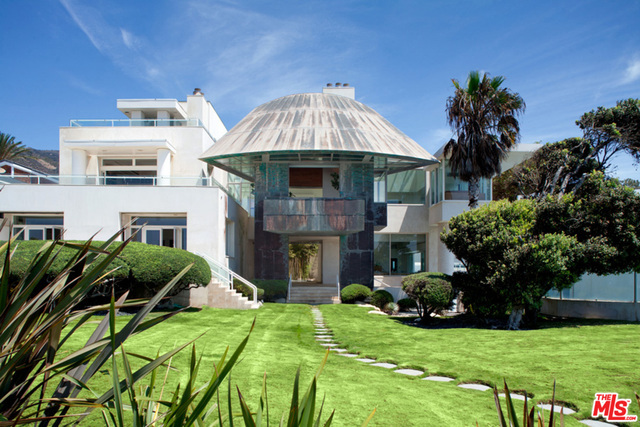 Court ordered partition sale subject to overbid in Los Angeles Superior Court 02/07/17 at 8:30am, 111 N. Hill Street Dept. 11, Los Angeles, CA 90012, contact Listing Agent for bidding instructions. An architectural connoisseur's dream designed by Frank Gehry. World class beachfront trophy property encompassing multiple parcels with an unprecedented 160 ft of beachfront in the most prime section of Broad Beach. Featuring over 11,000 sf, iconic design with sunlit courtyard entry, soaring ceilings, great walls for art, old walls of glass overlook magnificent garden, tennis court, lap pool and deep sandy beach. An incredible once in a lifetime opportunity that can never be replicated.