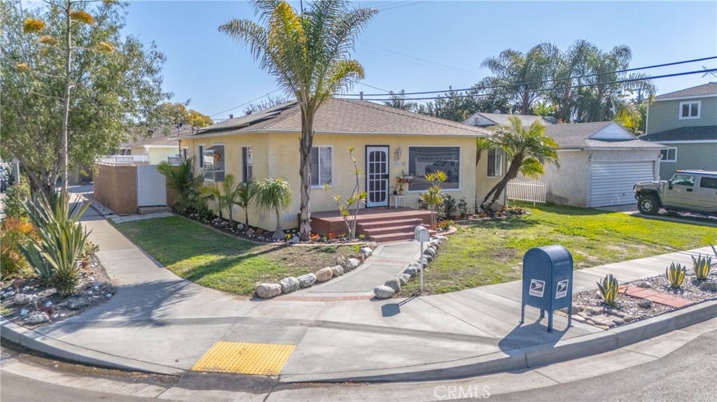 3568 Roxanne Avenue