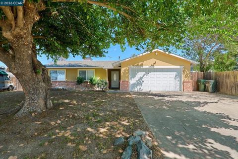 Photo of 3631 Quinn Way Way, North Highlands, CA 95660 (MLS # 41129498)