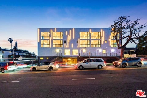 Photo of 307 N Wilton Place #101, Los Angeles, CA 90004 (MLS # 26990139)