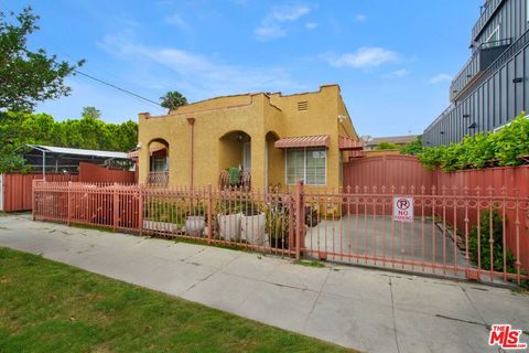 Photo of 4713 Clinton Street, Los Angeles, CA 90004 (MLS # 25625333)