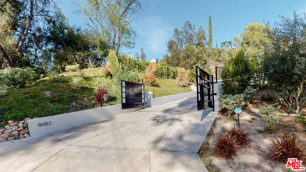 16957 Mooncrest Drive