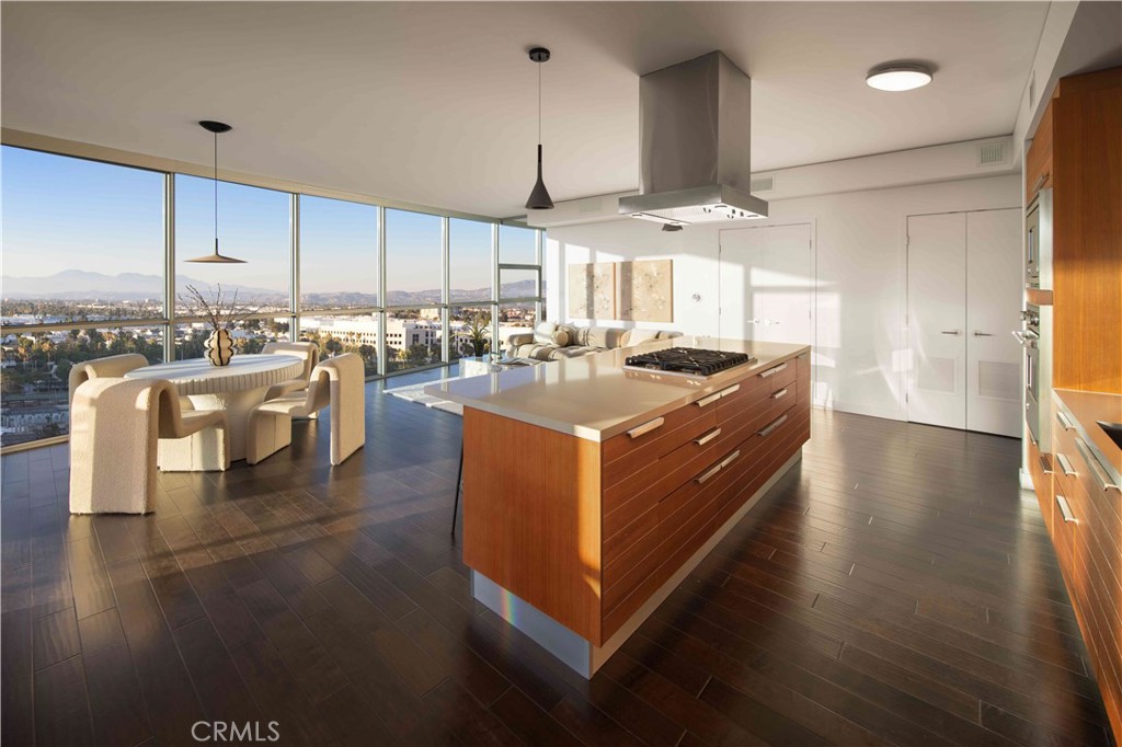 9 MacArthur Place 508