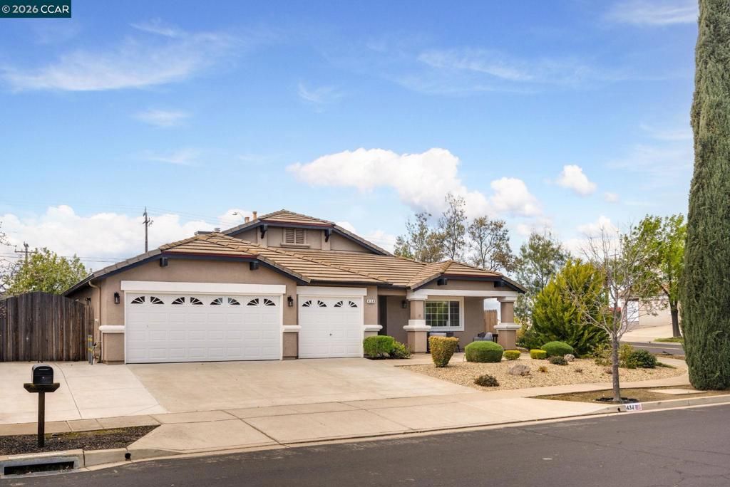 Photo of 434 434 Acacia Dr Ave, Oakley, CA 94561 (MLS # 41124605)