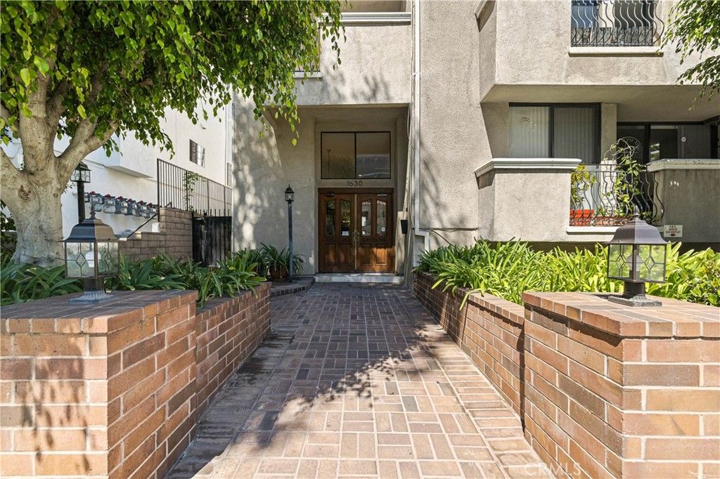 Photo of 1630 S Bentley Avenue #103, Los Angeles, CA 90025 (MLS # SR25235433)